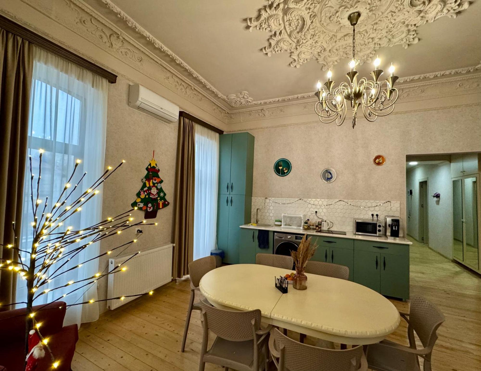Moedani-Very Center Apartments In Kutaisi Exterior photo